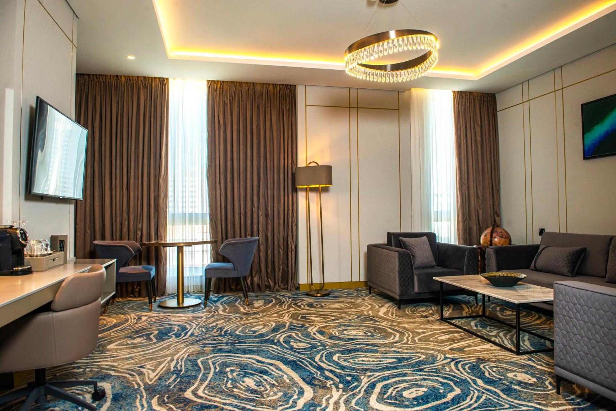 فندق Intercontinental Baku By Ihg المظهر الخارجي الصورة Suite room at the hotel